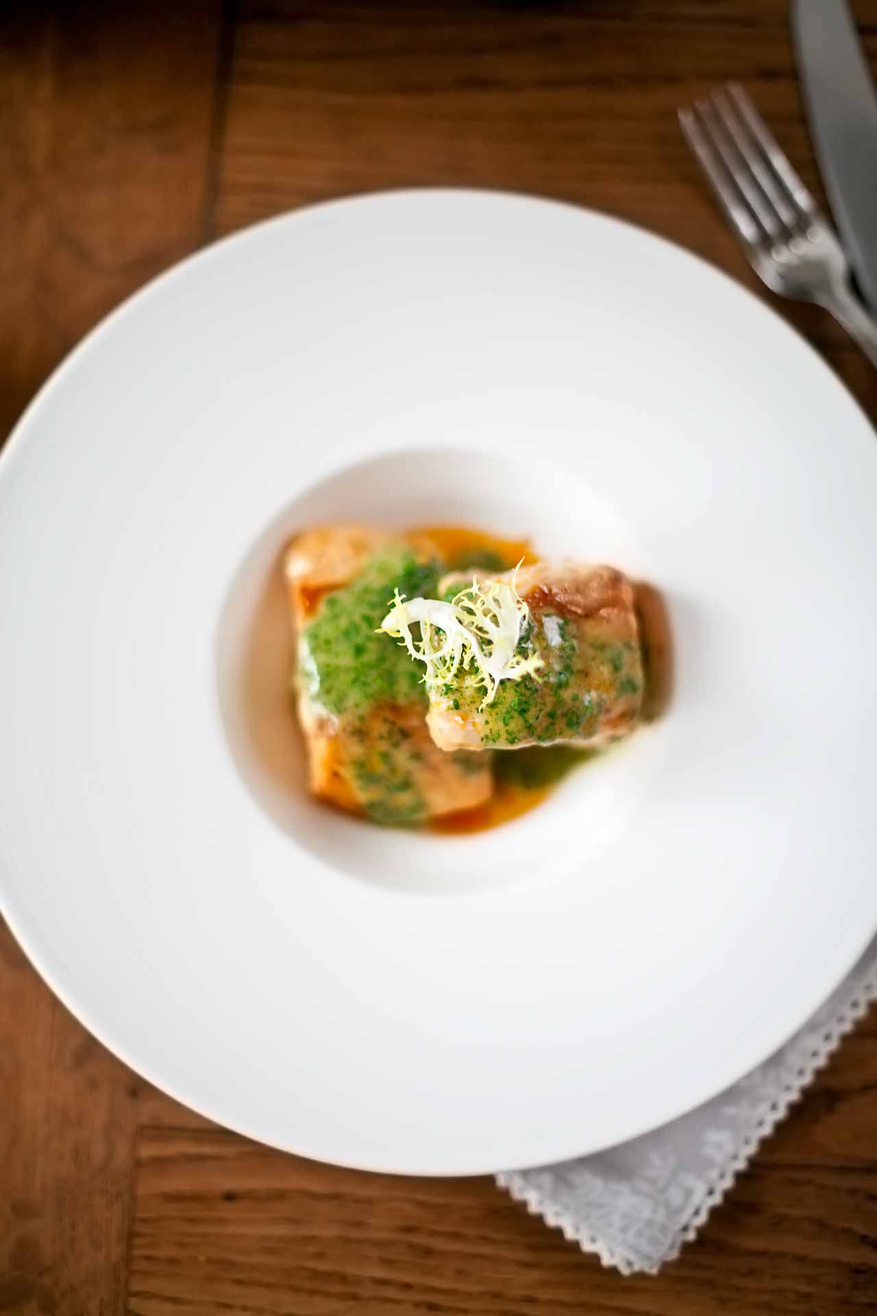 Seewolf an Kräuter-Vinaigrette